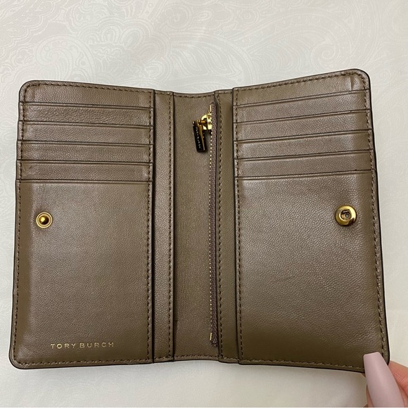 Tory Burch Medium Kira Wallet - Picture 6 of 11